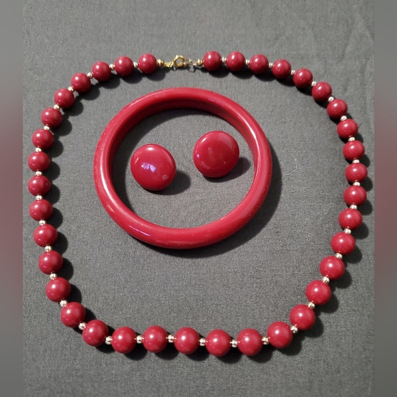 Vintage/Retro, Red Beads Jewelry Set - Item 440 - Picture 1 of 4